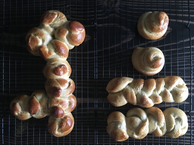 IN TIME FOR SHABBOS: Shlissel Challah (Key Challah)